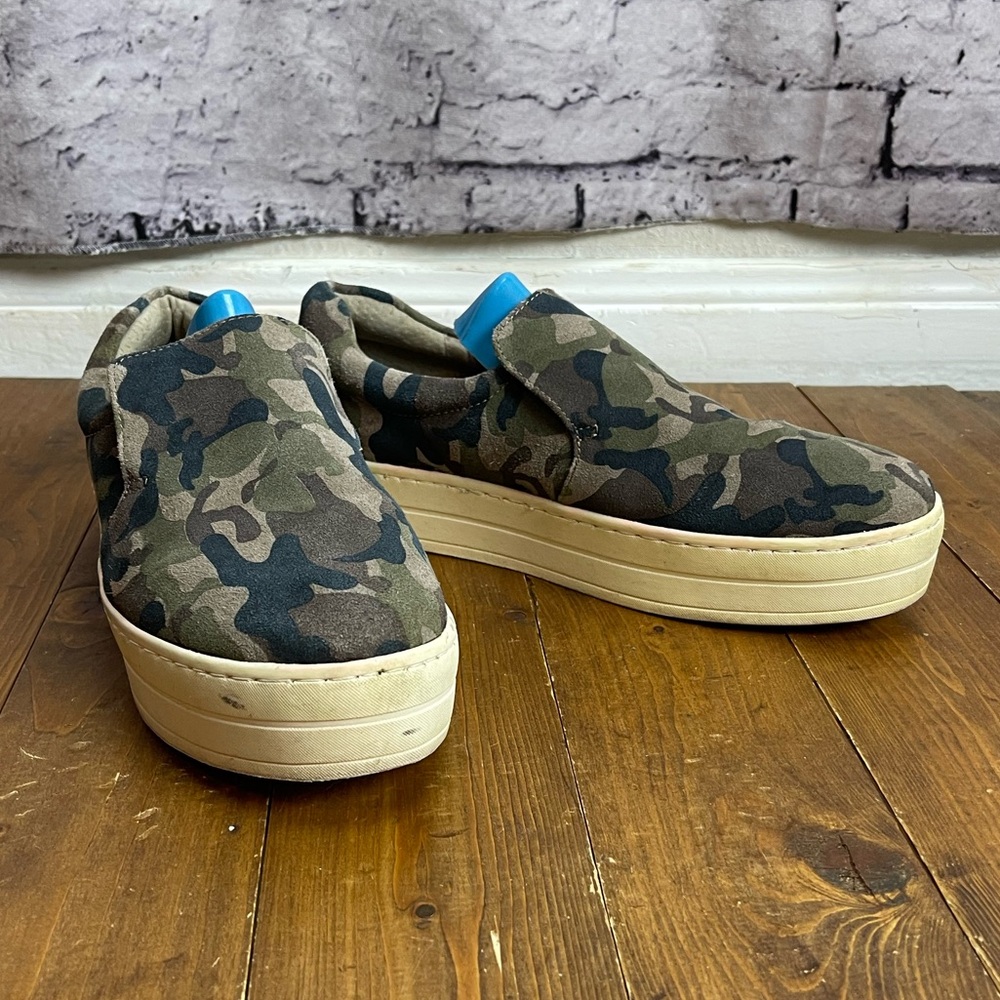 J/Slides Womens size 9 green camo suede slip on platform sneakers
